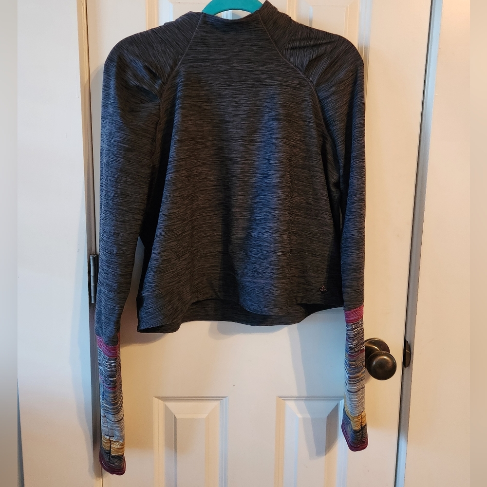 PrAna long sleeve cropped yoga top, gray with striped sleeves  Women's XL
